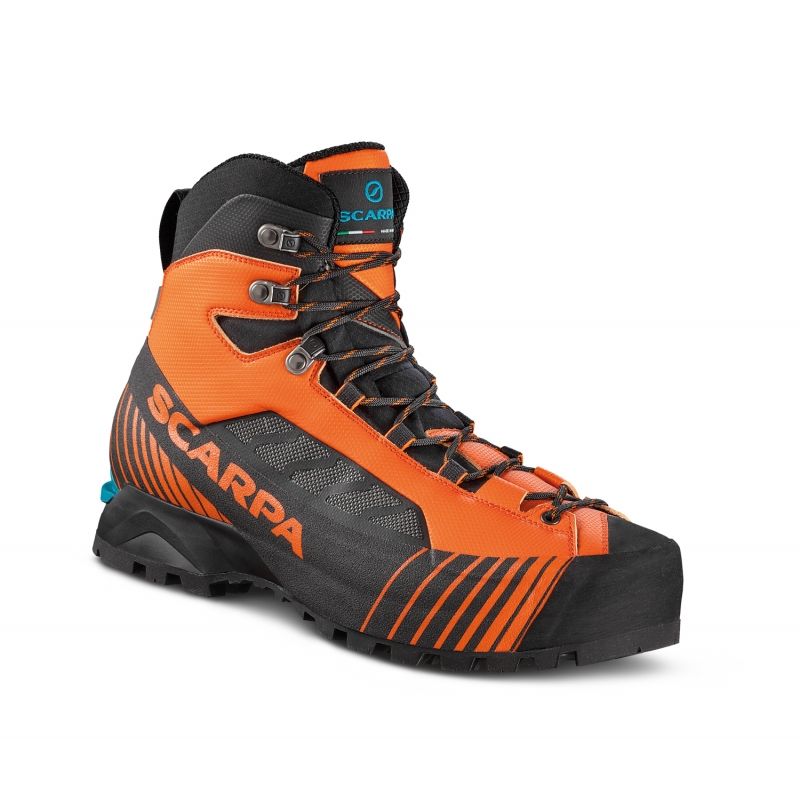 bota montaña hombre
